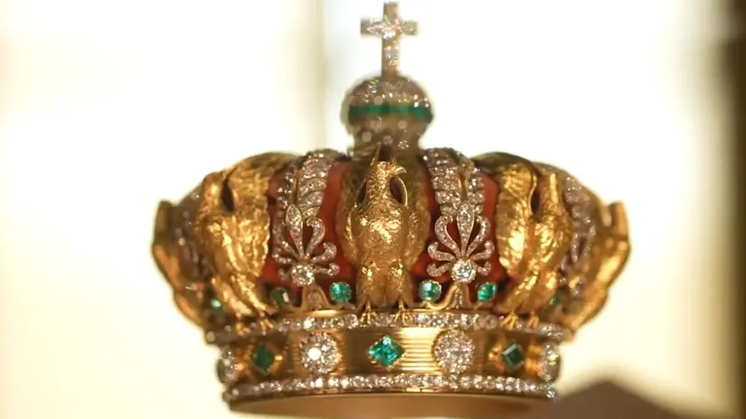 La corona rubata al Louvre