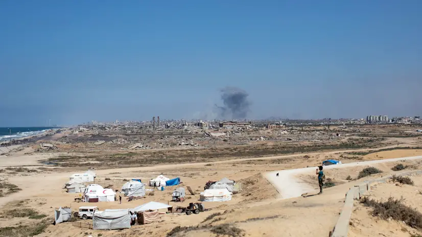 epa12424095 Smoke billows after Israeli airstrikes on Gaza City as seen from the northwest of Nuseirat refugee camp, Gaza Strip, 02 October 2025, as Palestinians are displaced southward from the Wadi Gaza following an Israeli announcement of the closure of Al-Rashid road toward the north. More than 66,000 Palestinians have been killed in the Gaza Strip since October 2023, according to the Palestinian Ministry of Health, and about 1,200 Israelis have been killed since the launch of an Israeli military campaign in response to a cross-border attack by Hamas on 07 October 2023. EPA/HAITHAM IMAD