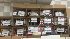 La refurtiva sottratta dalle biblioteche e trovata in casa dell'uomo - © www.giornaledibrescia.it