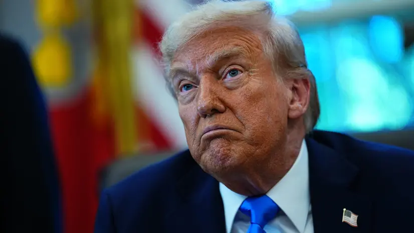 epa12391102 US President Donald J. Trump speaks to the media in the Oval Office of the White House in Washington, DC, USA, 19 September 2025. In his remarks the president discussed the looming government shutdown and his two hour discussion with President Xi of China concerning Tik Tok. EPA/Aaron Schwartz / POOL