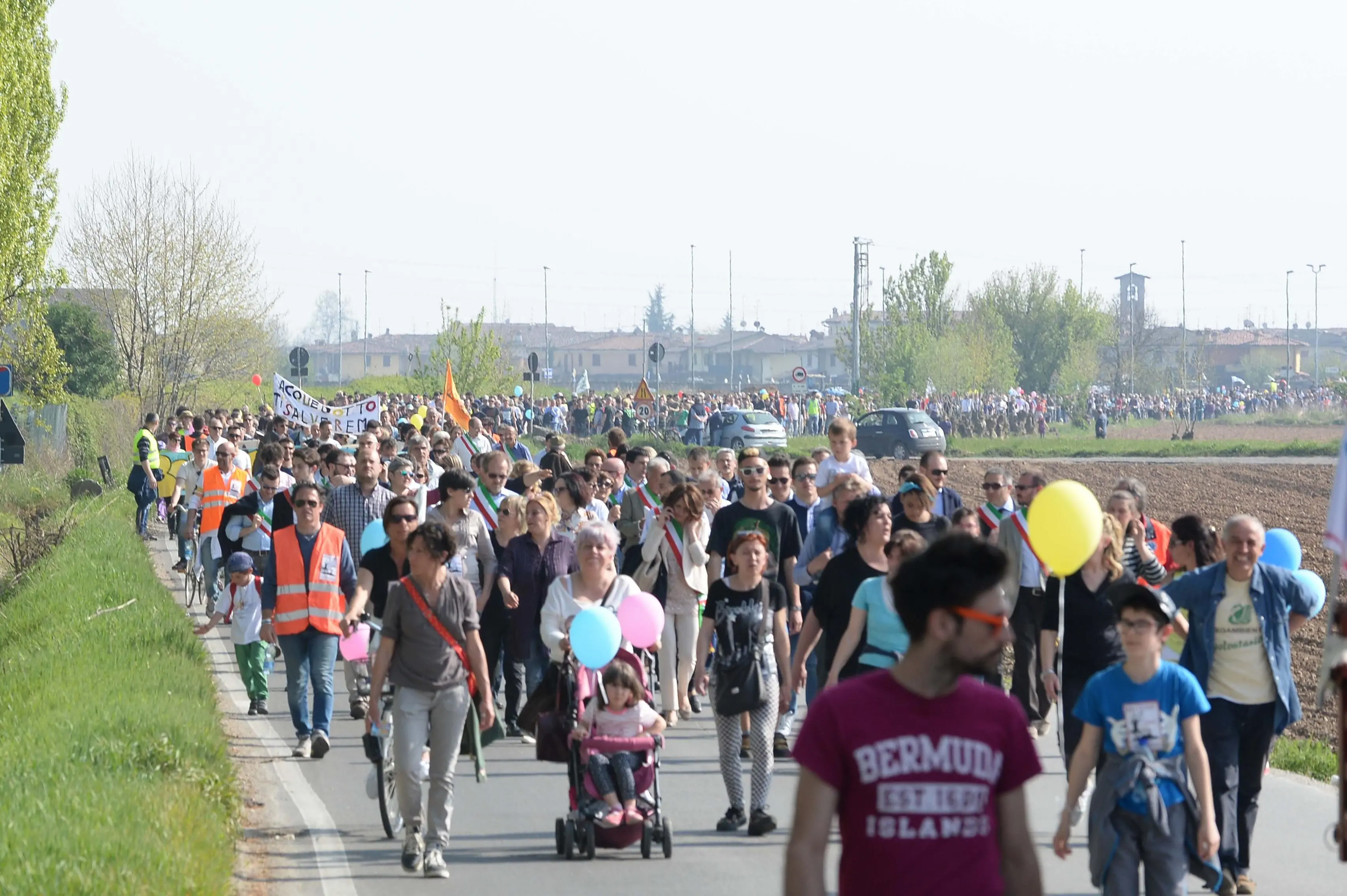 Un’altra immagine del corteo verso la cava Macogna
