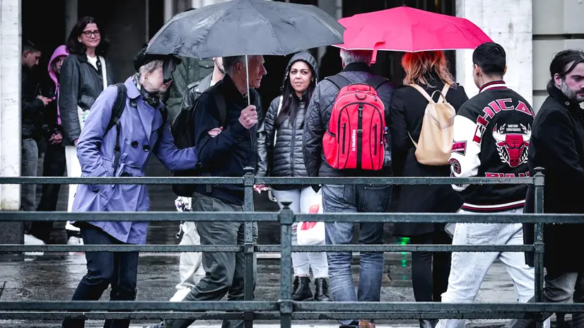 Maltempo, pioggia e temperature in discesa per la settimana santa. Torino 14 aprile 2025 ANSA/TINO ROMANO