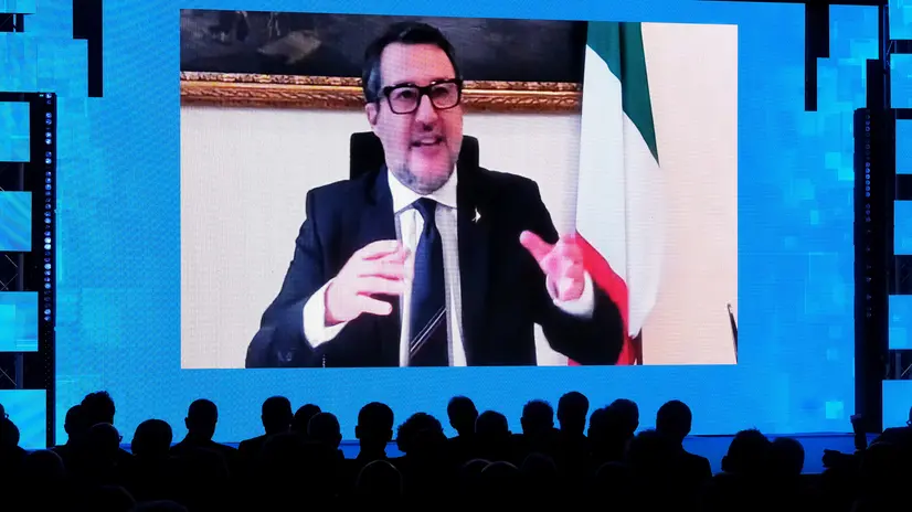 Videocollegamento Matteo Salvini ministro delle infrastrutture durantel'assemblea pubblica 2025 dell'Unione Industriali di Torino , 16 ottobre 2025. ANSA/ALESSANDRO DI MARCO