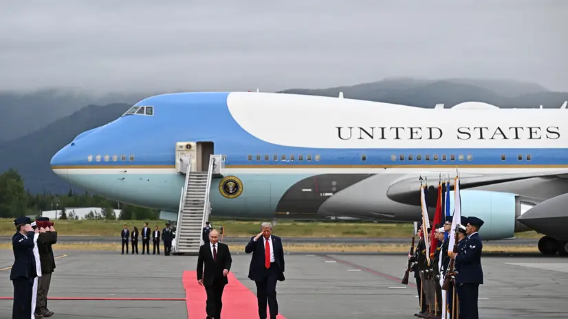 epa12303531 US President Donald Trump (R) welcomes Russian President Vladimir Putin during their meet to negotiate at Joint Base Elmendorf-Richardson in Anchorage, Alaska, USA, 15 August 2025. EPA/SERGEY BOBYLEV/SPUTNIK/KREMLIN POOL / POOL MANDATORY CREDIT