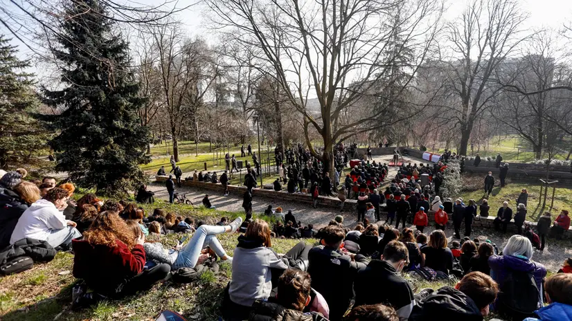 Cerimonia di dedica delle targhe al Giardino dei Giusti all'interno del parco Monte Stella a Milano, 3 marzo 2022.ANSA/MOURAD BALTI TOUATI