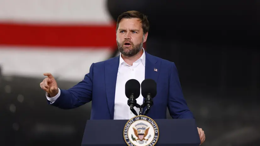 epa12298034 US Vice President JD Vance addresses US troops stationed at the Royal Air Force (RAF) Base Fairford in Britain, 13 August 2025. RAF Fairford is home to US troops from the US Air Force's 501st Combat Support Wing and the 99th Expeditionary Reconnaissance Squadron. Vance has been on a private holiday to the UK with his family. EPA/TOLGA AKMEN