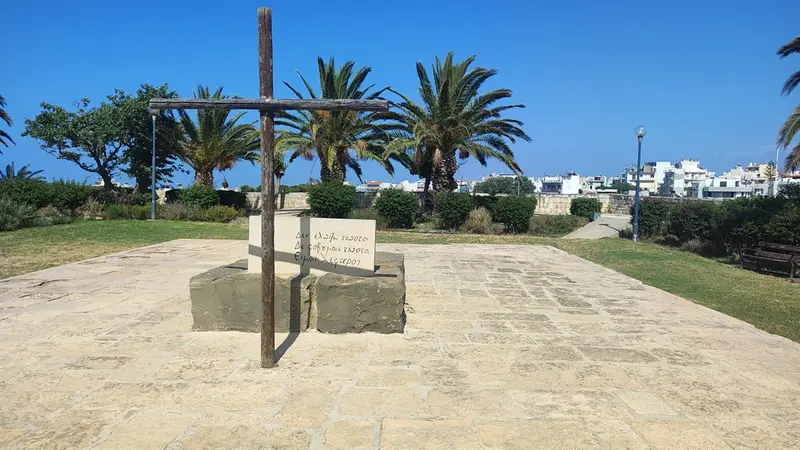 Il luogo della sepoltura di Nikos Kazantzakis: "Non spero nulla, non temo nulla, sono libero", recita la lapide