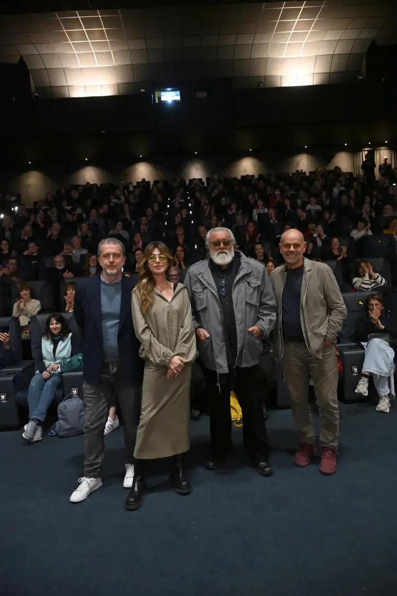 SPETTACOLI BRESCIA IL REGNO DEL CINEMA SALA OZ PRESENTAZIONE FILM LA VITA VA COSI' CON VIRGINIA GABRIELE DIEGO ABATANTUOMO E IL REGISTA RICCARDO MILANI NELLA FOTO VIRGINIA GABRIELE DIEGO ABATANTUOMO E IL REGISTA RICCARDO MILANI 21/10/2025 newreporter©favretto