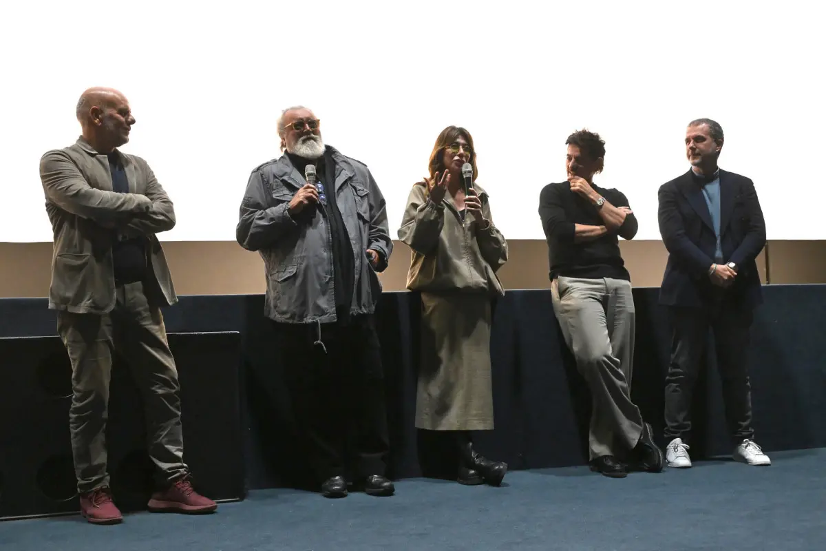 SPETTACOLI BRESCIA IL REGNO DEL CINEMA SALA OZ PRESENTAZIONE FILM LA VITA VA COSI' CON VIRGINIA GABRIELE DIEGO ABATANTUOMO E IL REGISTA RICCARDO MILANI NELLA FOTO VIRGINIA GABRIELE DIEGO ABATANTUOMO E IL REGISTA RICCARDO MILANI 21/10/2025 newreporter©favretto