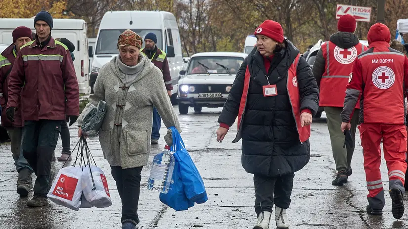 epa12469860 Ukrainian emergency services assist local people near the site of a Russian airstrike on a private building in Kharkiv, northeastern Ukraine, 21 October 2025, amid the Russian invasion. Russian forces launched overnight strikes on the city, injuring at least eight people and damaging 14 private buildings and one civilian business, according to the head of the Kharkiv Military Administration, Oleg Synegubov. EPA/SERGEY KOZLOV