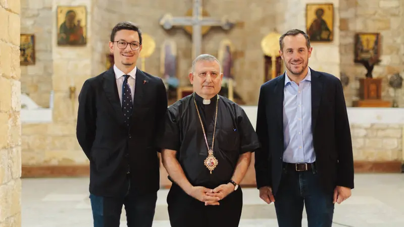Inselvini a Tiro con il vescovo greco cattolico monsignor Georges Iskandar