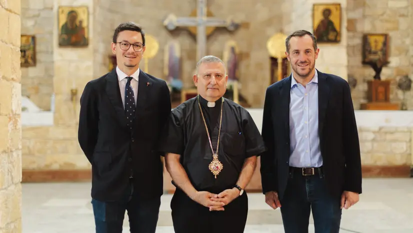 Inselvini a Tiro con il vescovo greco cattolico monsignor Georges Iskandar