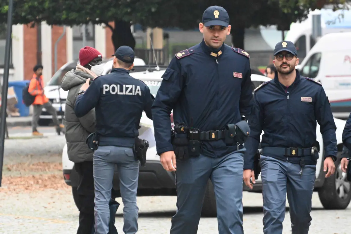 I controlli della Polizia di Stato in Stazione a Brescia