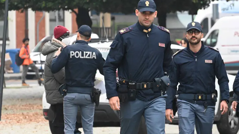 I controlli della Polizia di Stato in Stazione a Brescia