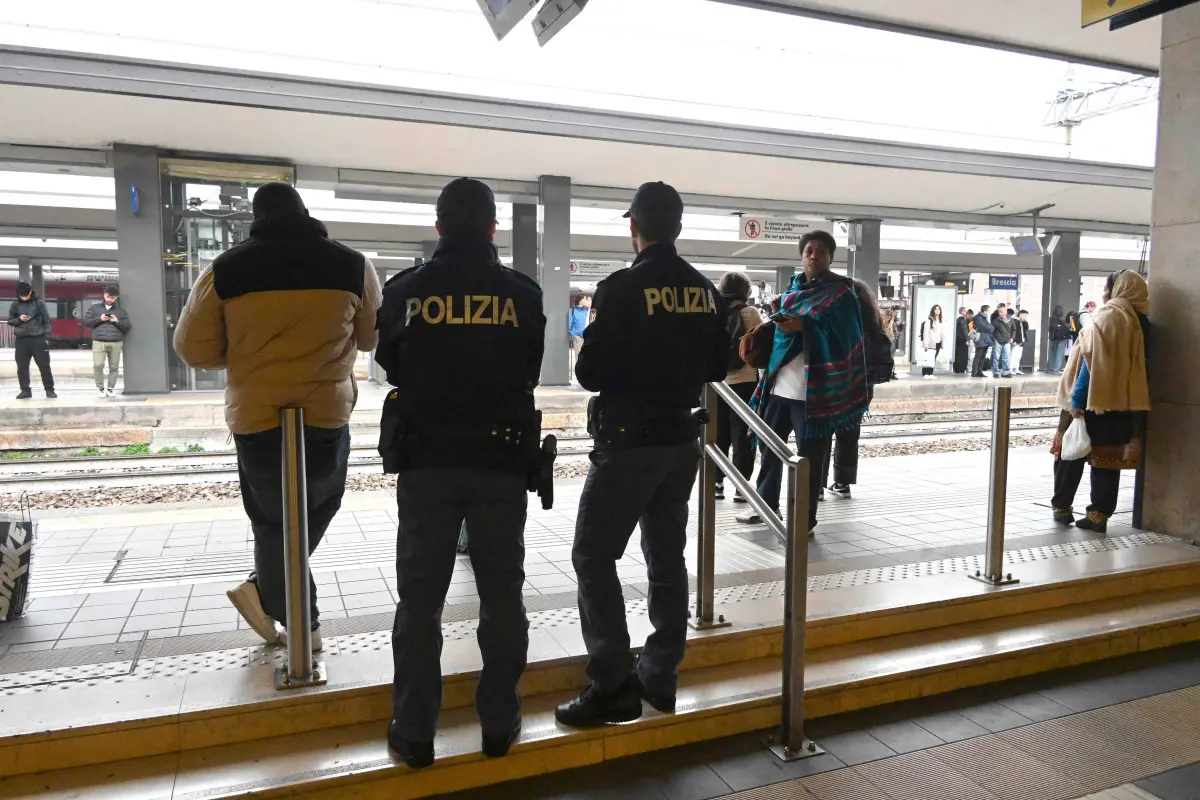 I controlli della Polizia di Stato in Stazione a Brescia