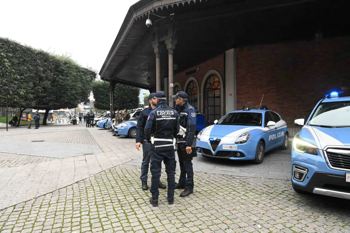 I controlli della Polizia di Stato in Stazione a Brescia