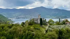 Castello Oldofredi che domina Monte Isola