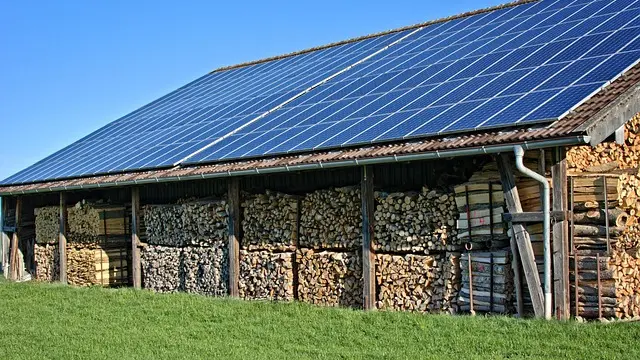 Al fotovoltaico si rivolgono anche molte attività lavorative