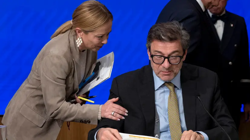 La premier Meloni e il ministro dell'Economia Giorgetti - Foto Ansa/Massimo Percossi © www.giornaledibrescia.it