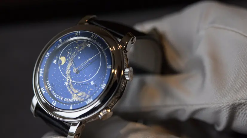 epa06315743 A Sotheby's employee shows the Patek Philippe's Celestial watch, one of the most important horological complications ever developed, which is estimated to sell between 124,000 to 185,000 US dollar, during a preview at the Sotheby's in Geneva, Switzerland, 08 November 2017. The auction will take place on 15 November. EPA/MARTIAL TREZZINI