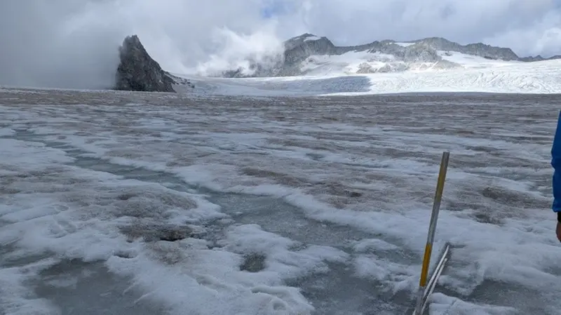 Il ghiacciaio perde sempre più spessore