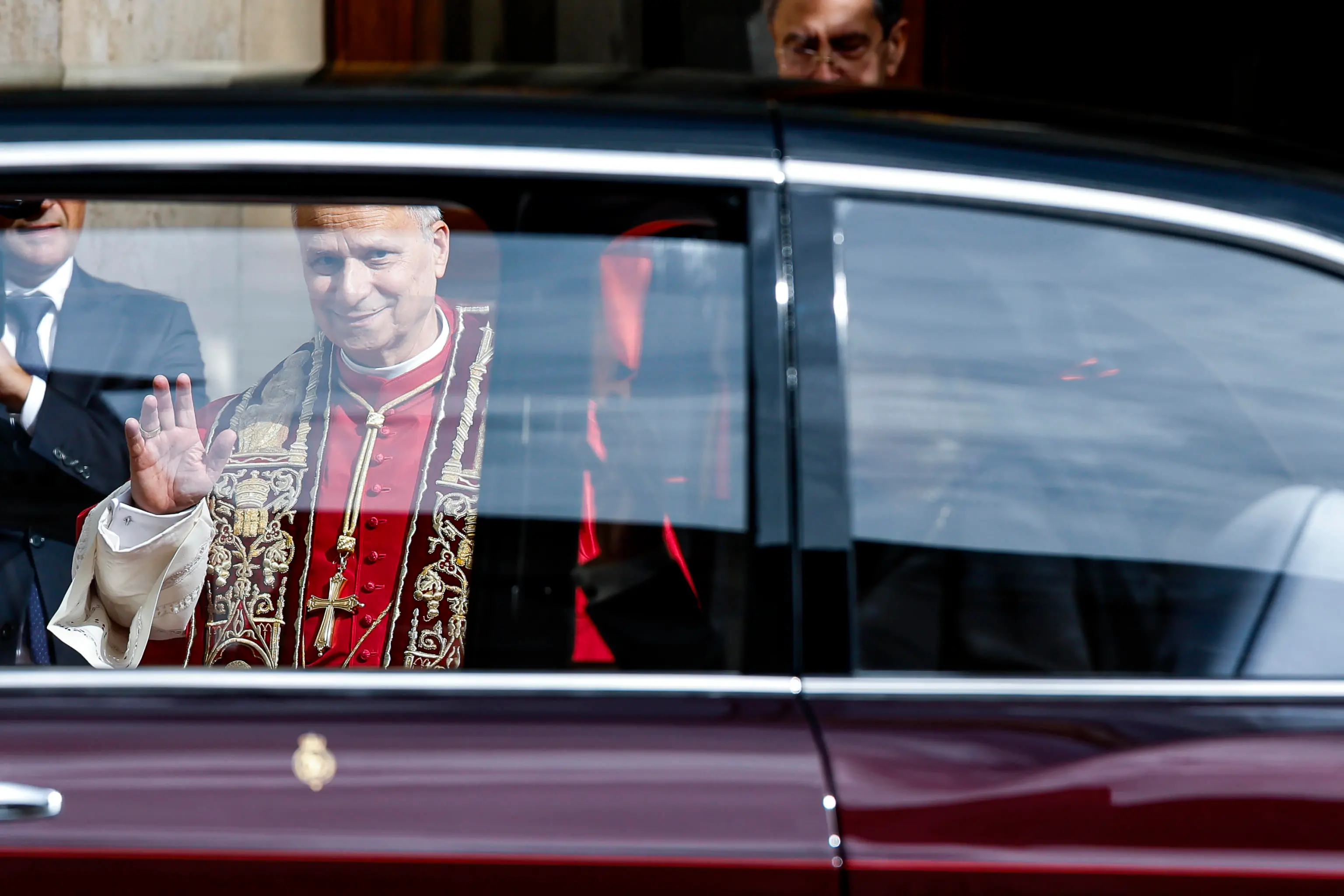 Papa Leone e re Carlo pregano insieme nella Cappella Sistina