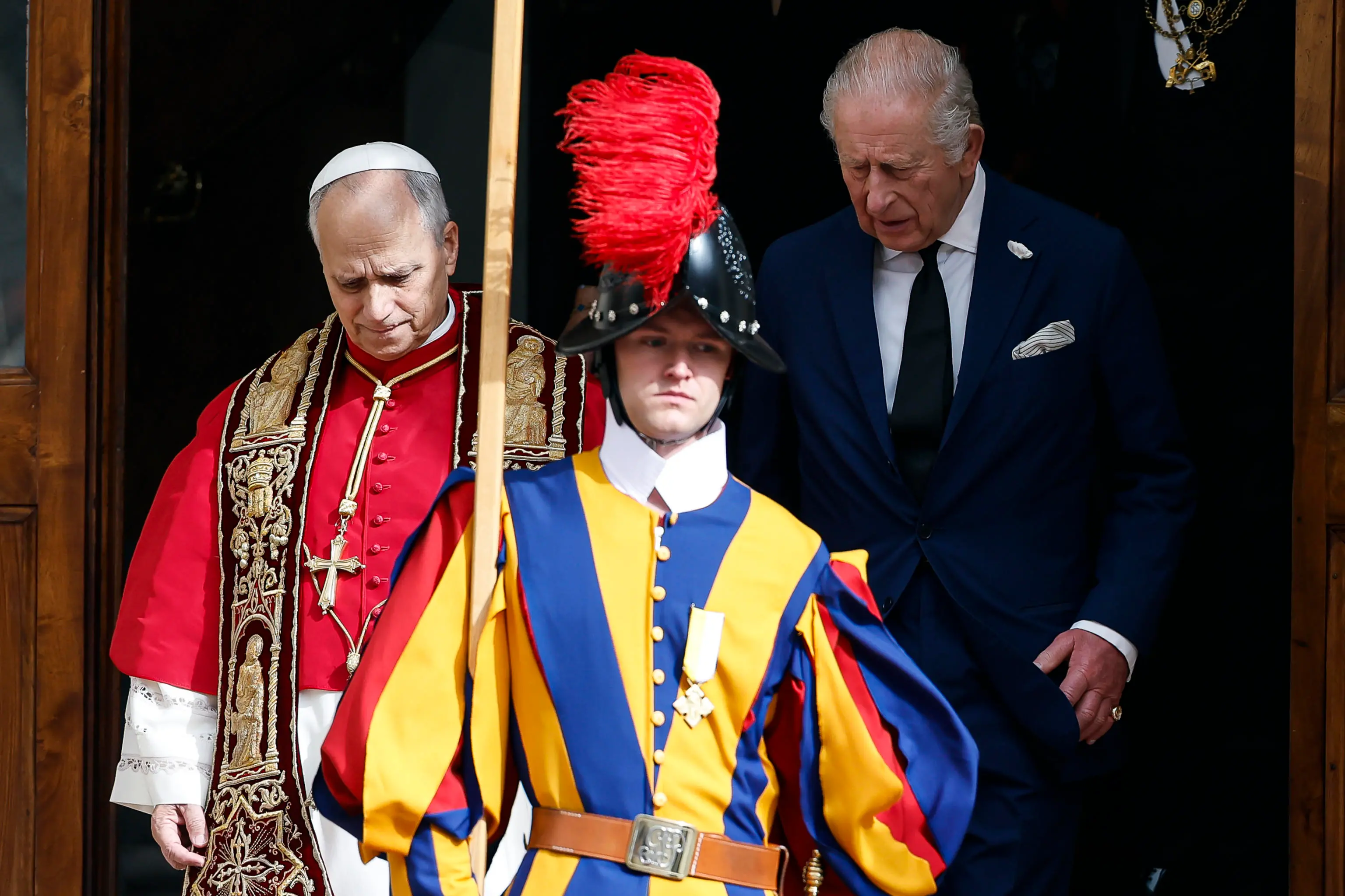 Papa Leone e re Carlo pregano insieme nella Cappella Sistina