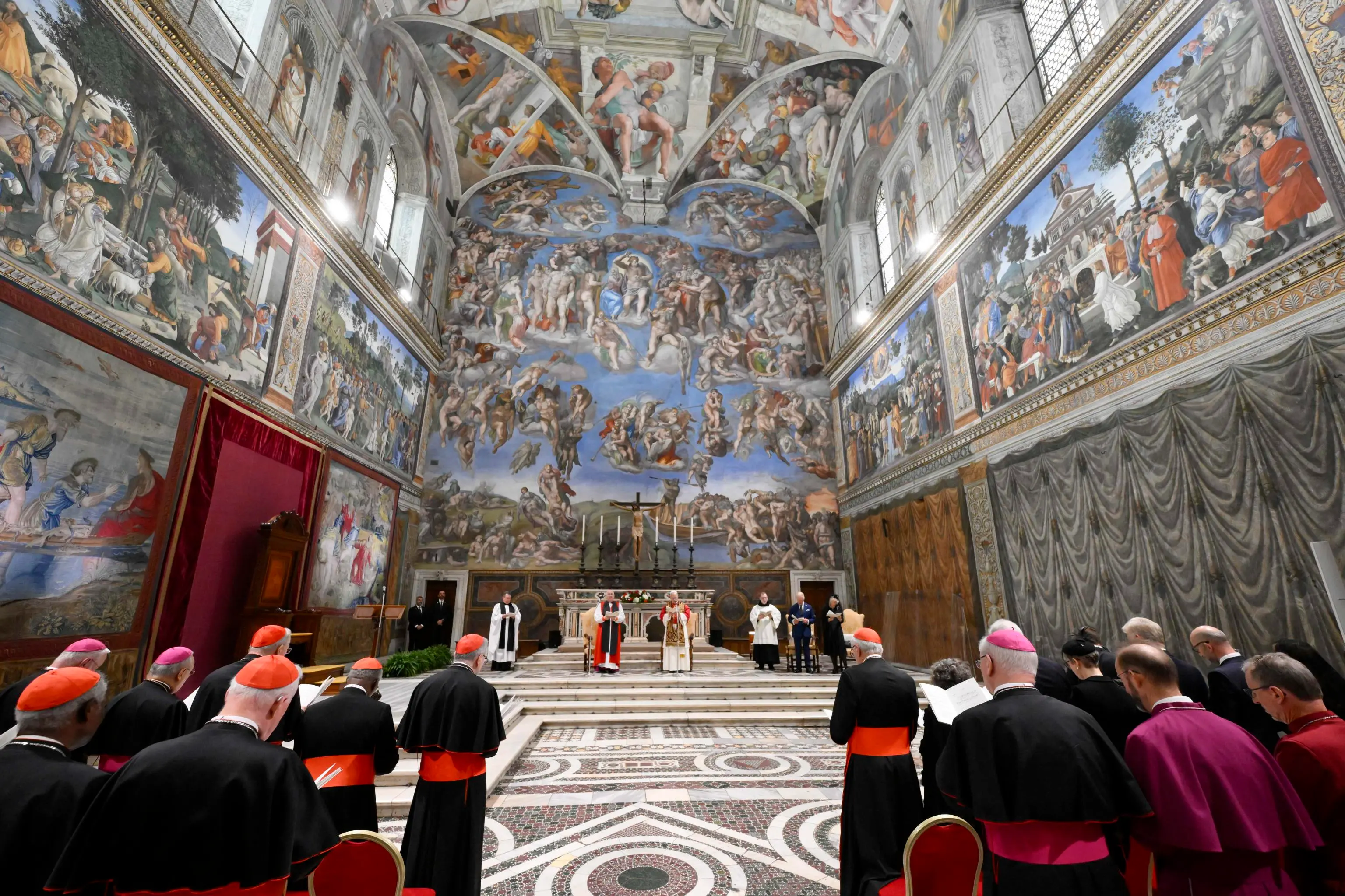 Papa Leone e re Carlo pregano insieme nella Cappella Sistina