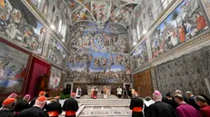 Papa Leone e re Carlo pregano insieme nella Cappella Sistina
