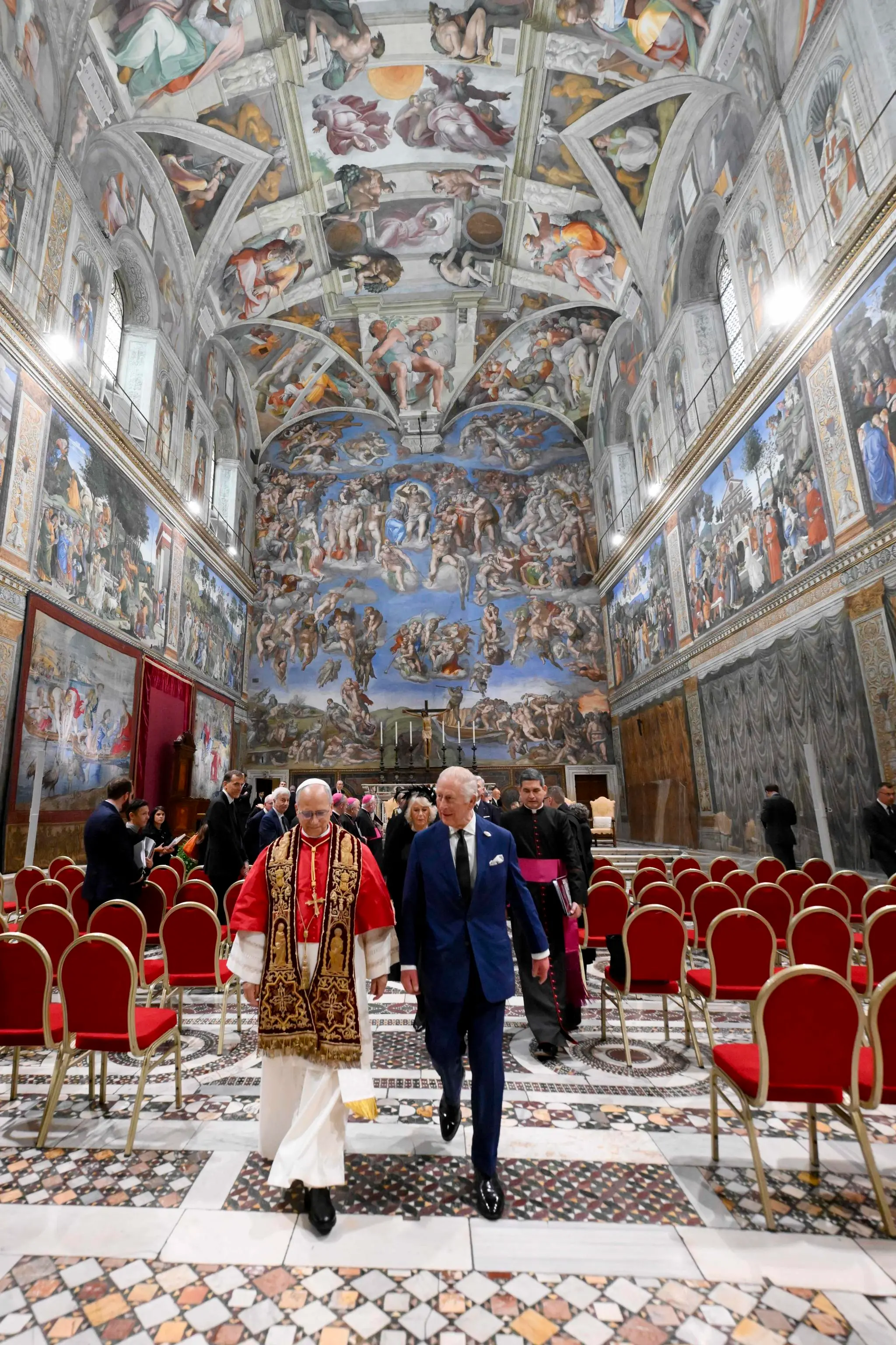 Papa Leone e re Carlo pregano insieme nella Cappella Sistina