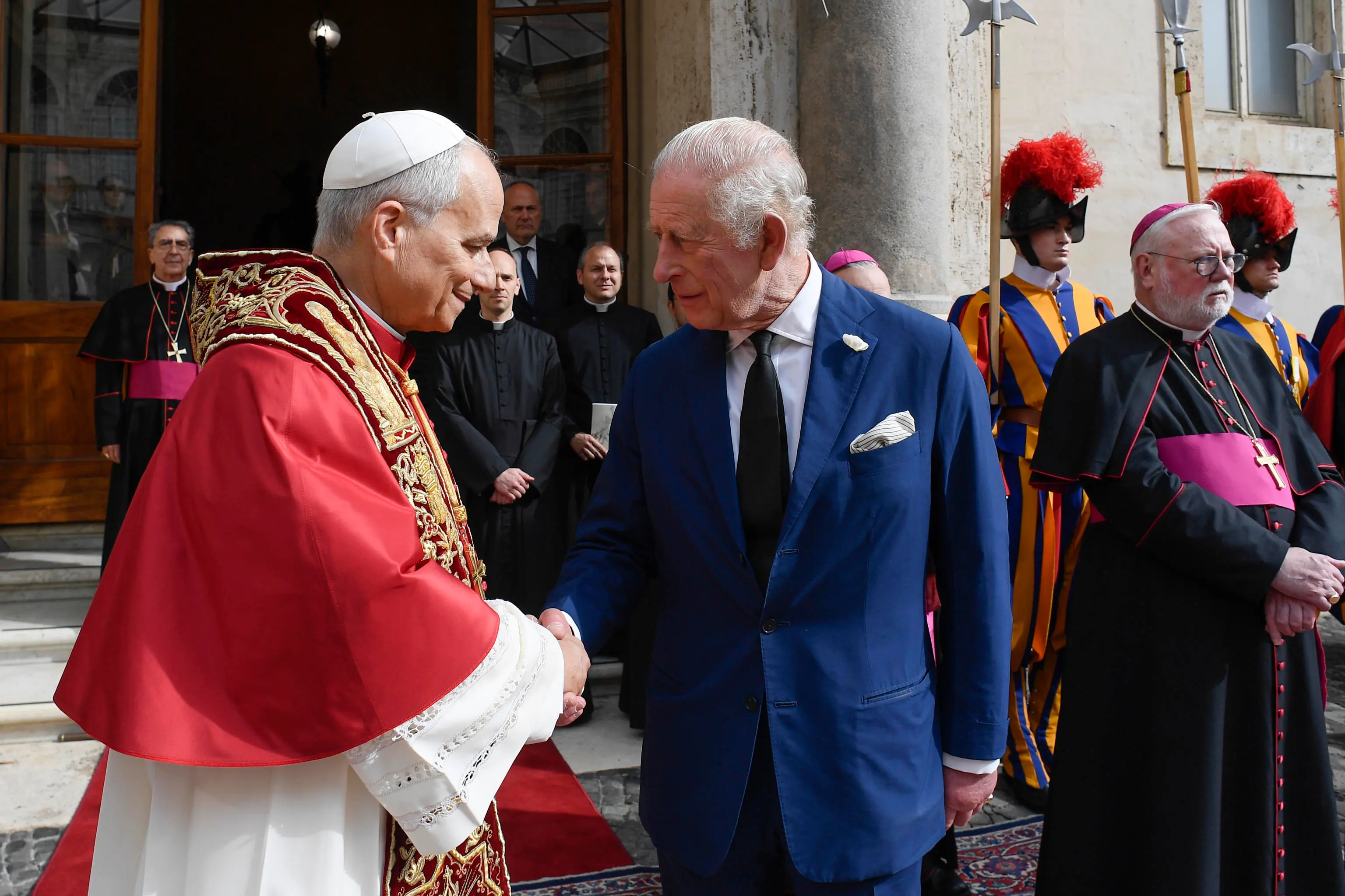 Papa Leone e re Carlo pregano insieme nella Cappella Sistina