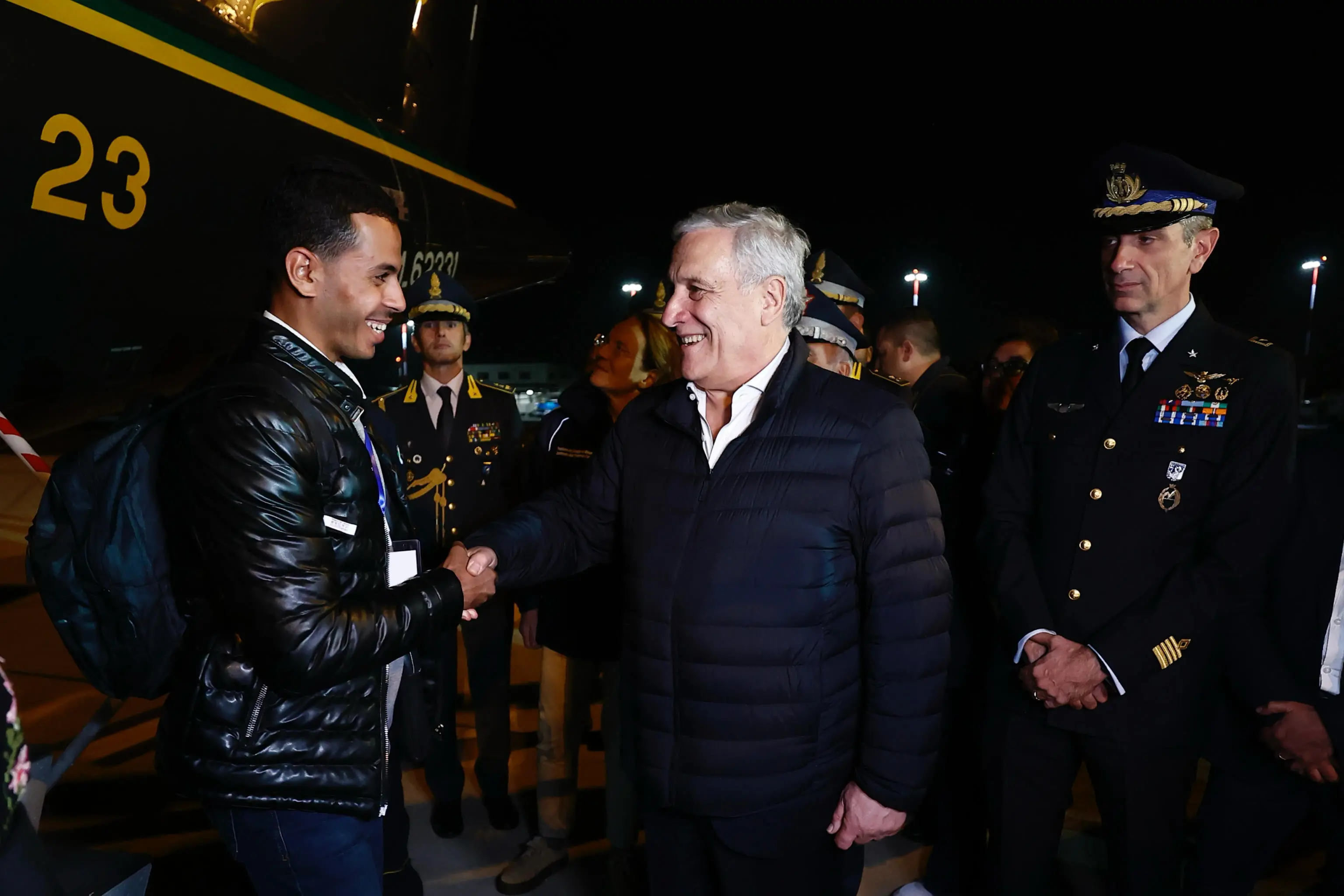 Ciampino, l'arrivo dei 65 cittadini palestinesi dalla Striscia di Gaza, due di loro a Brescia