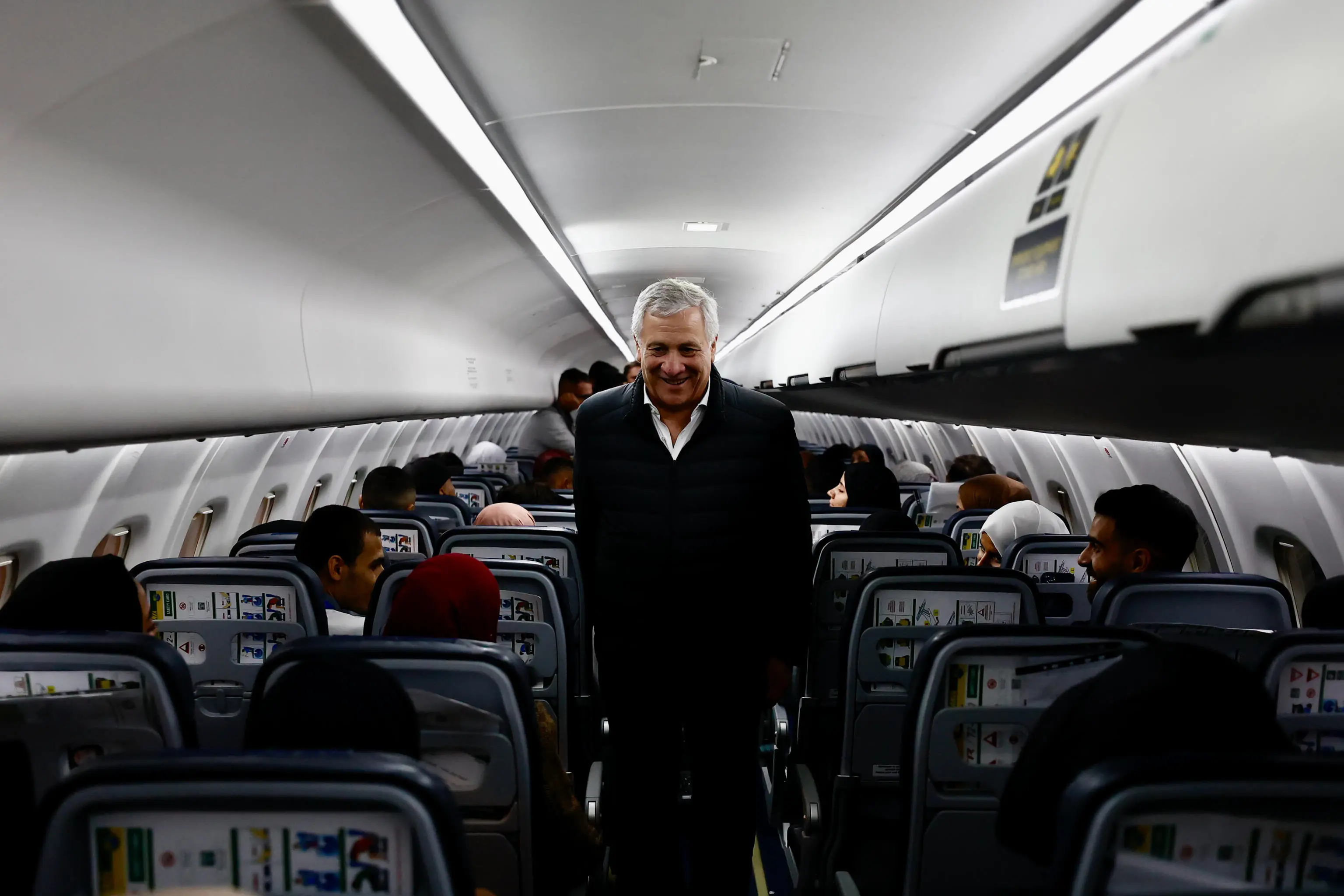 Ciampino, l'arrivo dei 65 cittadini palestinesi dalla Striscia di Gaza, due di loro a Brescia