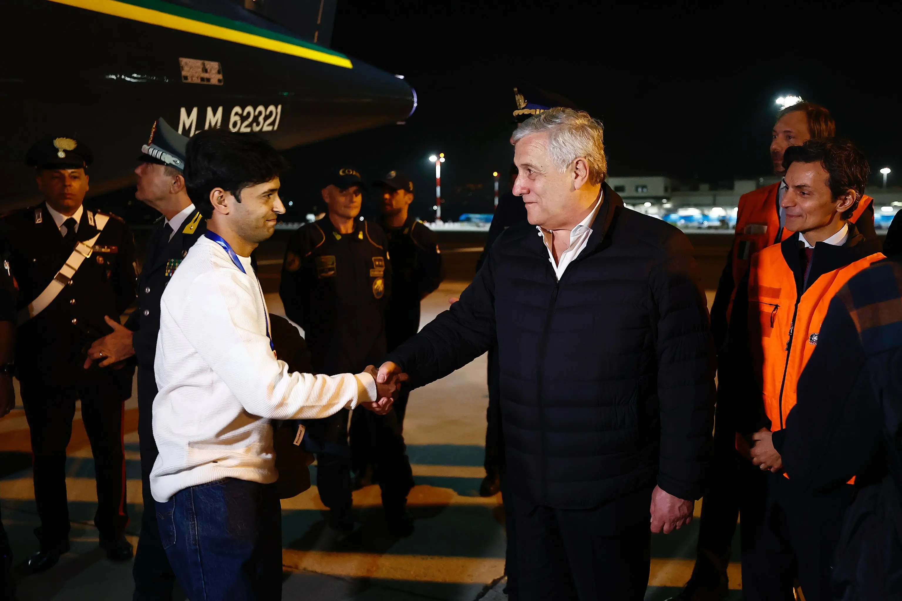 Ciampino, l'arrivo dei 65 cittadini palestinesi dalla Striscia di Gaza, due di loro a Brescia