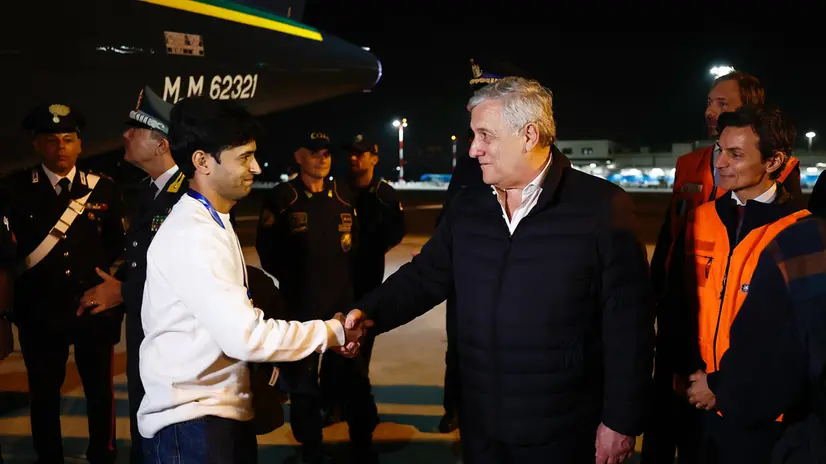 Ciampino, l'arrivo dei 65 cittadini palestinesi dalla Striscia di Gaza, due di loro a Brescia