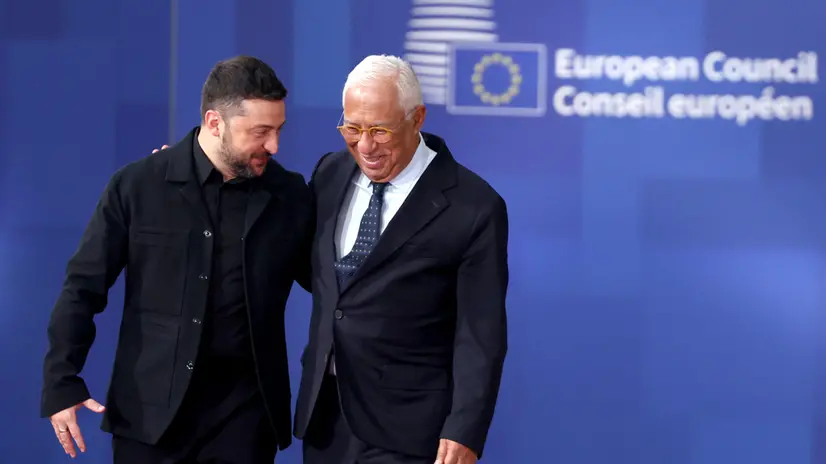 epaselect epa12474754 Ukrainian President Volodymyr Zelensky (L) and President of the European Council Antonio Costa arrive for the Euro Summit in Brussels, Belgium, 23 October 2025. EU leaders convene in Brussels to discuss the situation Ukraine, European defence, developments in the Middle East, competitiveness, housing and migration. EPA/OLIVIER MATTHYS