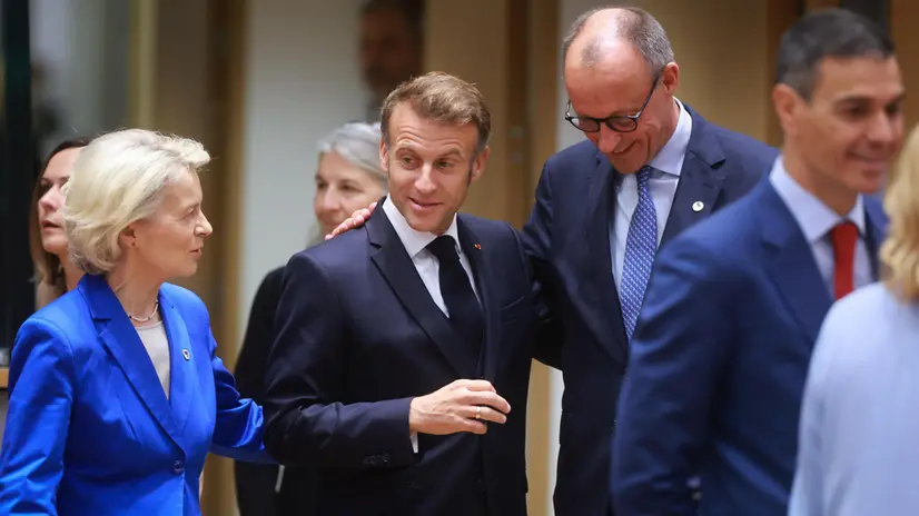 epa12474870 (from L) President of the European Comission Ursula von der Leyen, French President Emmanuel Macron and German Chancellor Friedrich Merz speak before the start of the Euro Summit in Brussels, Belgium, 23 October 2025. EU leaders convene in Brussels to discuss the situation Ukraine, European defence, developments in the Middle East, competitiveness, housing and migration. EPA/OLIVIER HOSLET