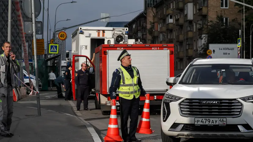 epa10814849 Police officers gather next to a damaged building in the Moscow-City business center after a drone reportedly fell, in Moscow, Russia, 23 August 2023. The Russian Defence Ministry reported that the air defense forces stopped an attempt by Ukraine to carry out an attack by three unmanned aerial vehicles in Moscow. ‘Two of the drones were destroyed by air defense in the air over the territory of Mozhaisk and Khimki districts of the Moscow region. The third UAV was suppressed by electronic warfare and, having lost control, collided with the building of the Moscow City business center,’ the Russian Defence Ministry said. EPA/YURI KOCHETKOV