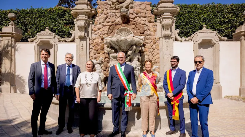 Il sindaco di Roma Roberto Gualtieri insieme all’assessore Sabrina Alfonsi, alla presidente del I municipio Bonaccorsi hanno inaugurato le fontane e le statue restaurate di Villa Sciarra Anna Laura Bussa