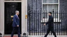 epa12478374 Ukraine's President Volodymyr Zelensky (R) is greeted by British Prime Minister Keir Starmer at 10 Downing Street in London, Britain, 24 October 2025. The two leaders are meeting ahead of a 'Coalition of the Willing' meeting on military support for Ukraine attended by Western leaders in person and virtually. EPA/TOLGA AKMEN / POOL