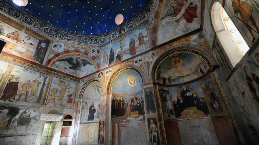 Uno scorcio dell'interno di Santa Maria in Solario