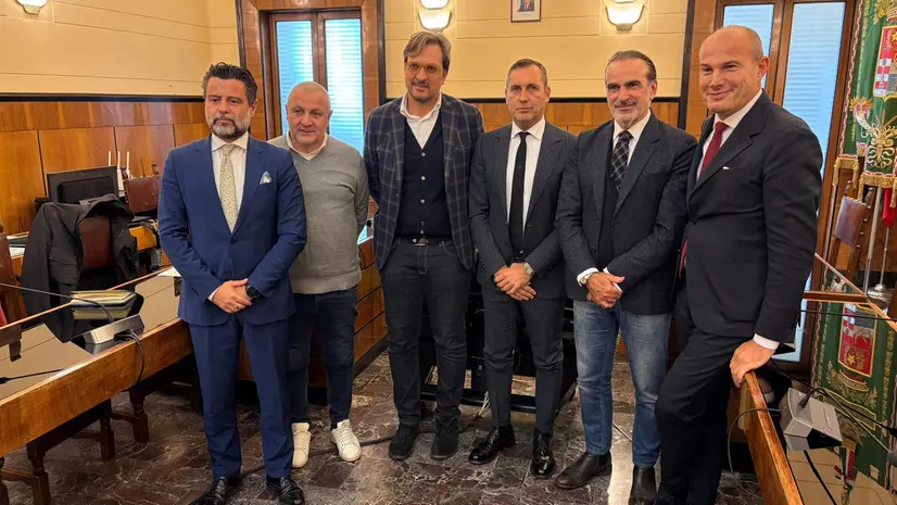 I protagonisti: al centro l’assessore Guido Guidesi con i Presidenti delle Province e, a destra, Giuliano Noci