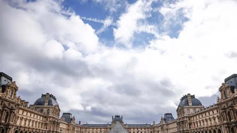 epa12466946 An exterior view of the Louvre Museum a day after a robbery in Paris, France, 20 October 2025. The Louvre Museum was targeted in a robbery by several criminals who smashed windows to steal eight priceless royal pieces of jewelry on 19 October. The Louvre remains closed for a second day running. French Culture Minister Rachida Dati called it 'an attack on France’s cultural heritage.' EPA/YOAN VALAT