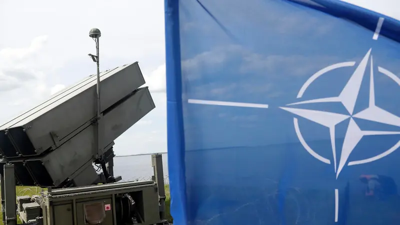 epa12141043 Spanish air defense missile system (NASAMS) and NATO flag are seen during Media Day at the 'Latvian Shield 25' exercise at the Riga Hydroelectric Power Plant in Dole, Latvia, 28 May 2025. The exercise strengthens cooperation between Spanish and Latvian Air Force air defense units, enhancing the ability of Latvian and other NATO forces to jointly respond to air defense challenges. EPA/TOMS KALNINS