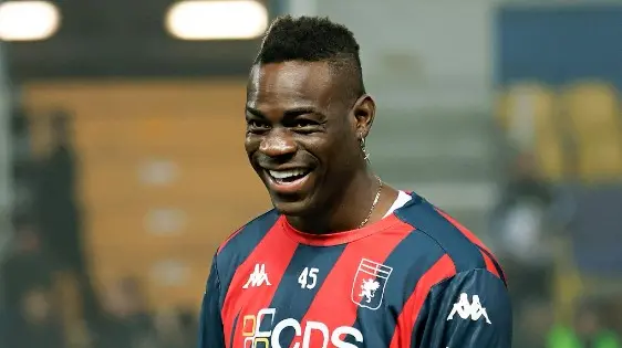 Mario Balotelli con la maglia del Genoa - Foto Ansa © www.giornaledibrescia.it