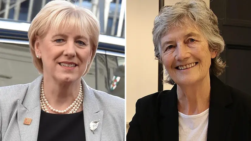 In una combo Heather Humphreys (S) e Catherine Connolly, le due candidate a presidente della Repubblica in Irlanda. ANSA/NGELIKA WARMUTH /Houses of the Oireachtas (NPK)