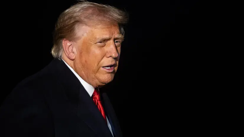 epa12480074 US President Donald Trump speaks with reporters as he departs on the South Lawn of the White House to board Marine One, in Washington, DC, USA, 24 October 2025. EPA/Francis Chung / POOL