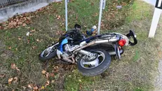 La moto del giovane Francesco Panada, morto in un incidente - Foto Gabriele Strada /Neg © www.giornaledibrescia.it