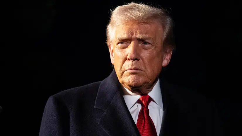 epa12480059 US President Donald Trump speaks with reporters as he departs on the South Lawn of the White House to board Marine One, in Washington, DC, USA, 24 October 2025. EPA/Francis Chung / POOL