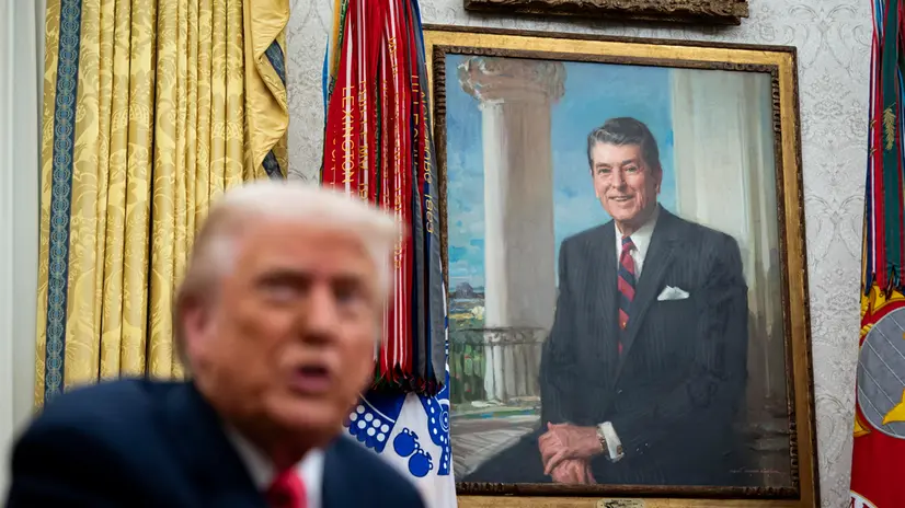 epa11945821 A portrait of former US President Ronald Reagan as US President Donald Trump speaks in the Oval Office of the White House in Washington, DC, US, 06 March 2025. Trump signed executive orders to pause tariffs on USMCA trade from Canada and Mexico until 02 April 2025. EPA/AL DRAGO / POOL